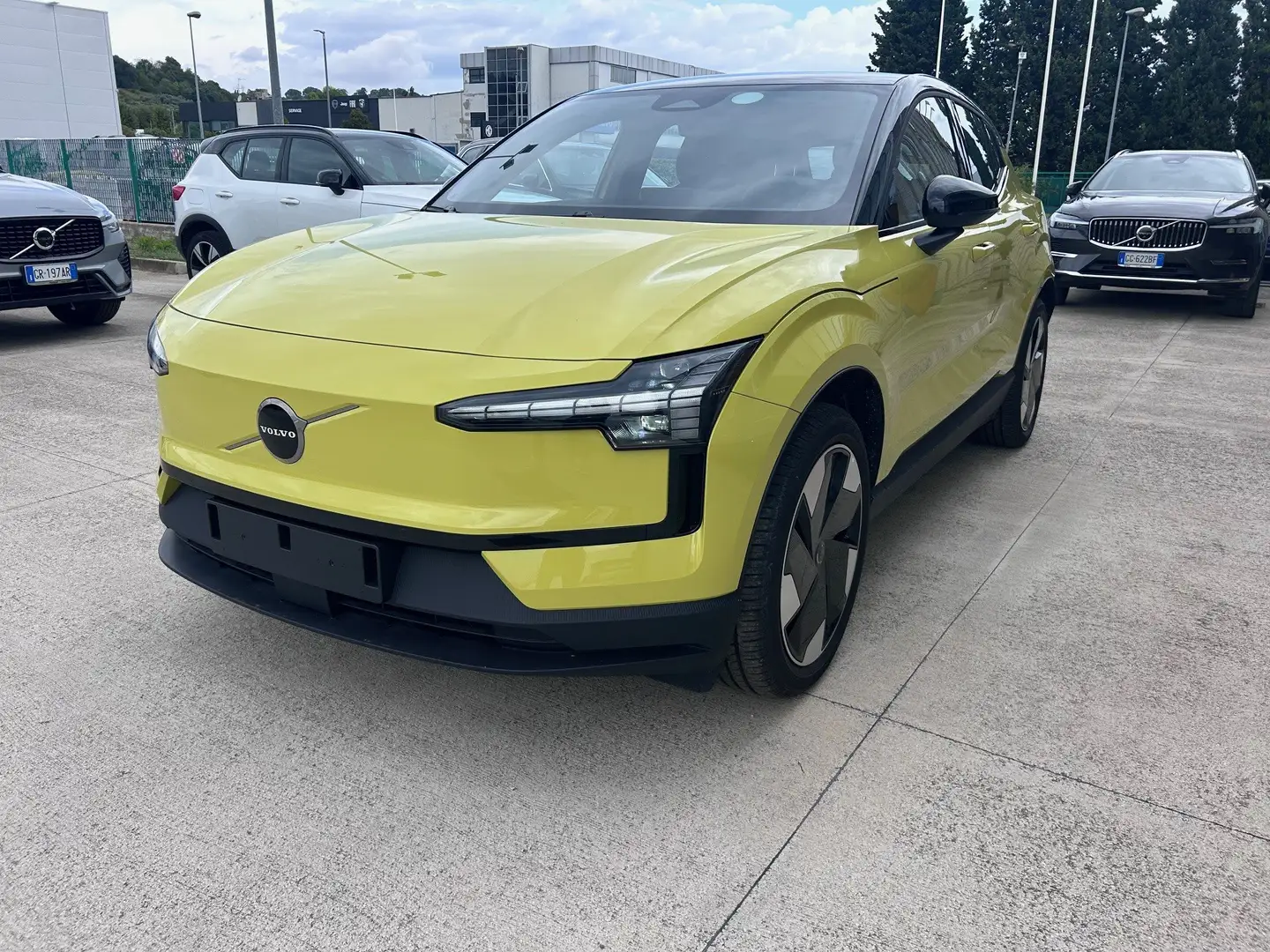 Volvo EX30 EX30 Single Motor Extended Range Plus rwd Giallo - 2