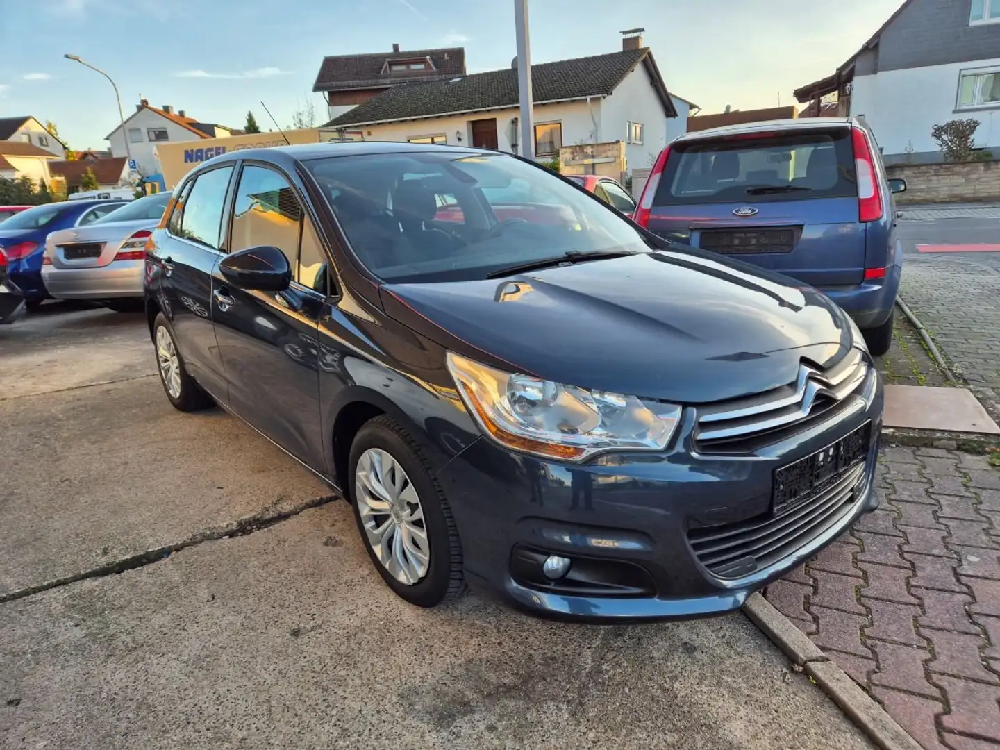 Citroen C4 C4 Diesel HDi 90 Selection Navi TÜV Neu Grau - 2