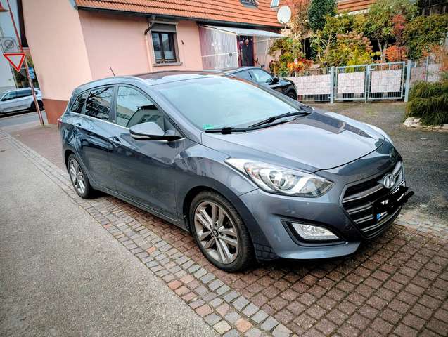 Imagine Hyundai i30 i30cw Diesel blue Kombi 1.6 CRDi Passion