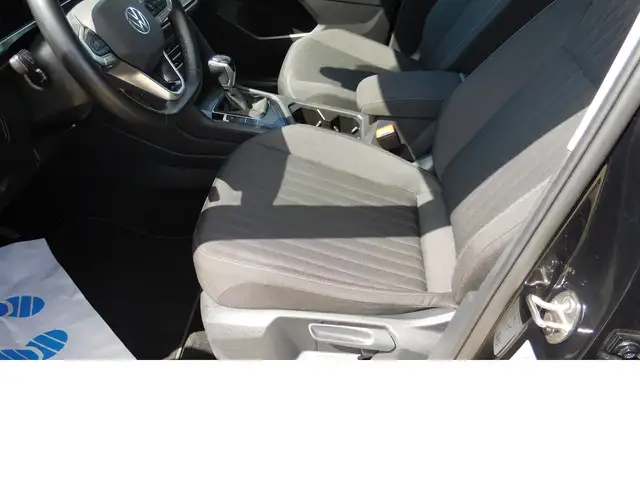 Volkswagen Tiguan Allspace view 13