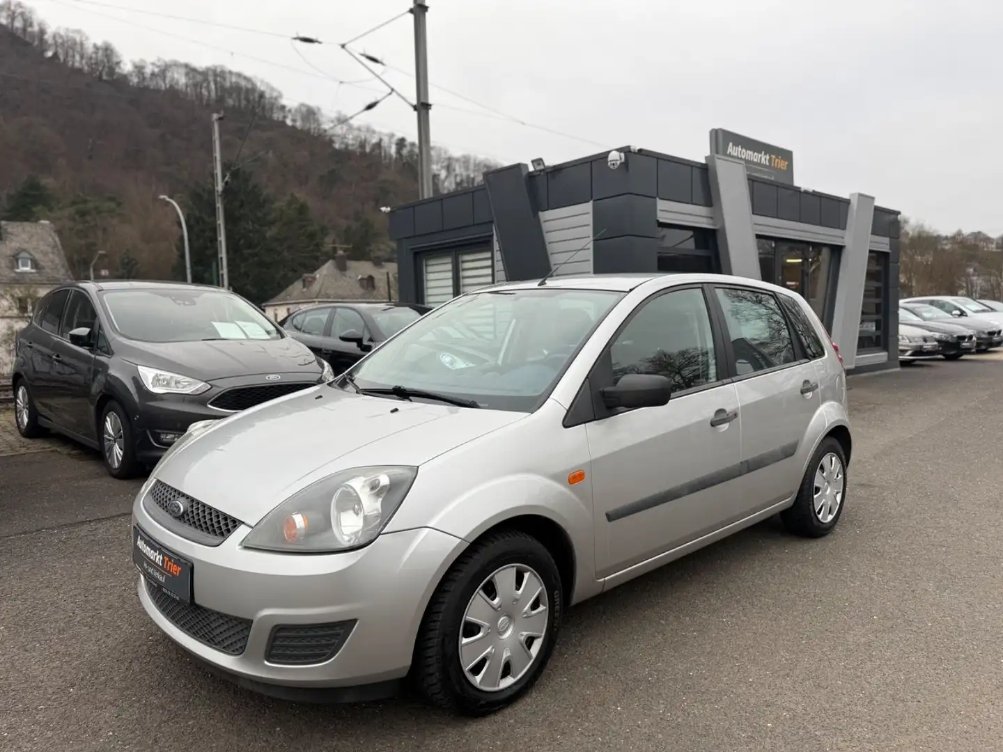 Ford Fiesta Ambiente! Top Zustand! Wenig KM! TÜV NEU! Silber - 1