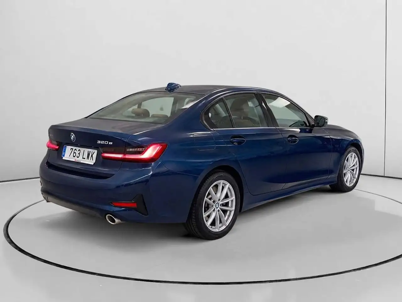 2022 BMW 320 320e, photograph 3