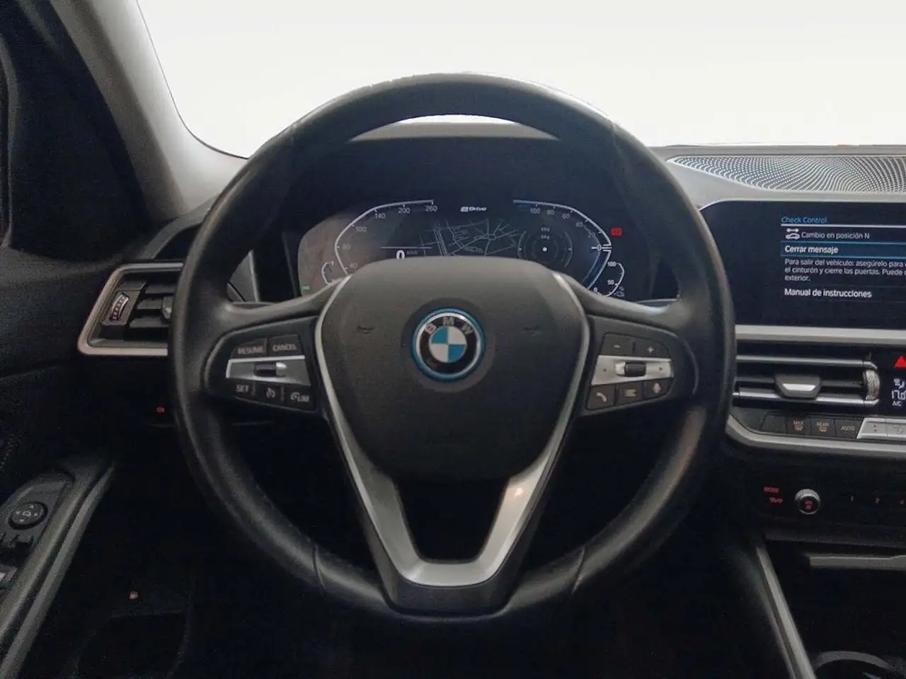 2022 BMW 320 320e, photograph 9