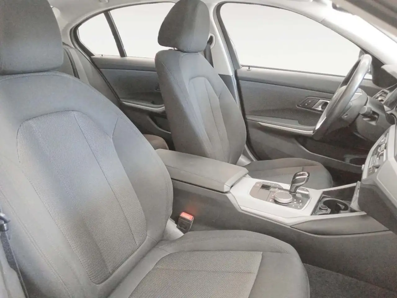 2022 BMW 320 320e, photograph 12