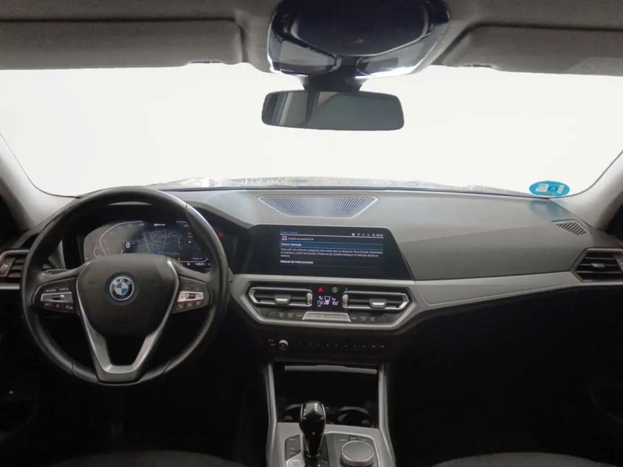 2022 BMW 320 320e, photograph 8