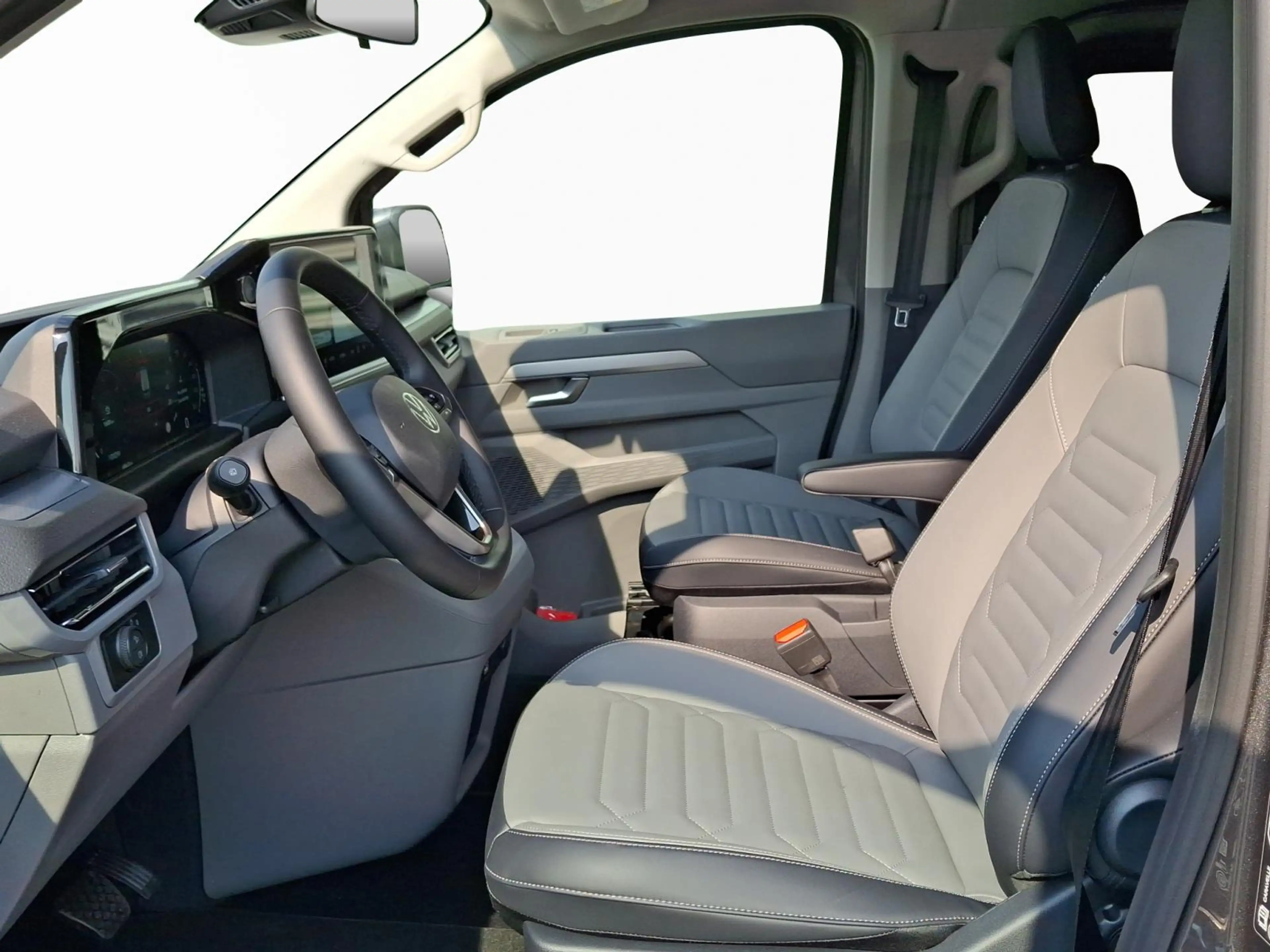 Volkswagen T7 Caravelle Style — photo 9