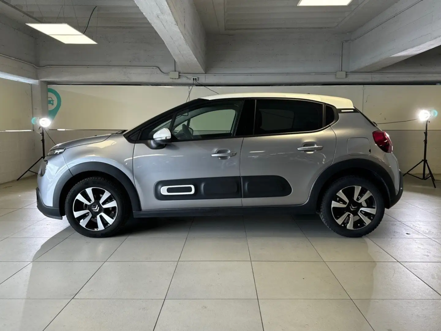 Citroen C3 PureTech 83 S&S Shine Grau - 2