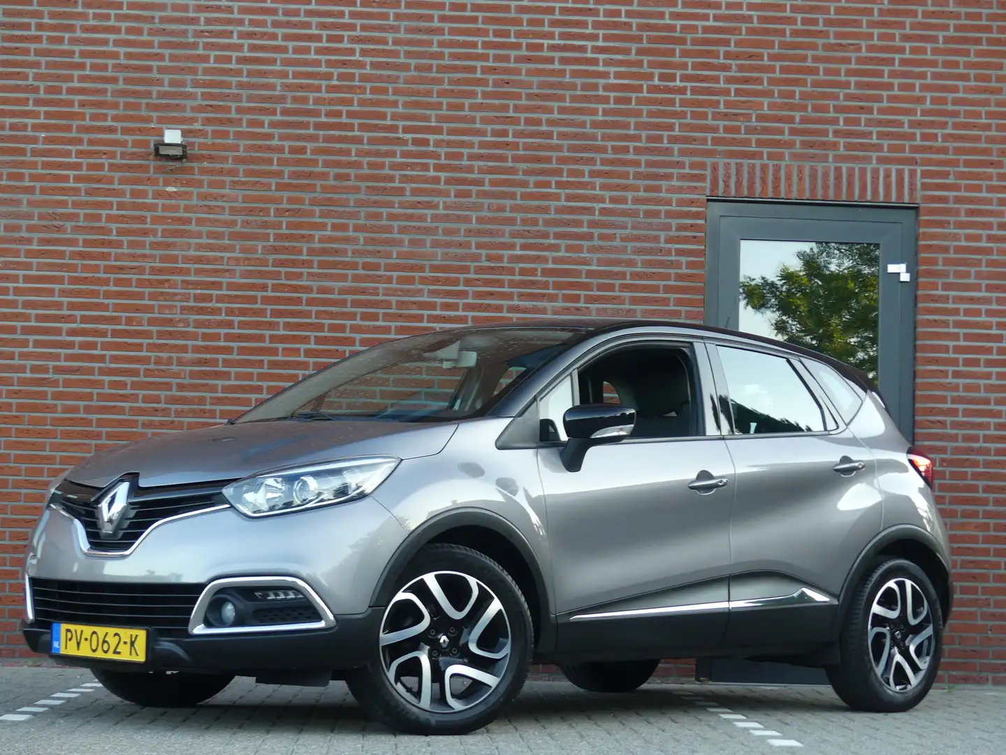 Renault Captur 0.9 TCe Dynamique / Navigatie / Camera / Pdc Grijs - 1