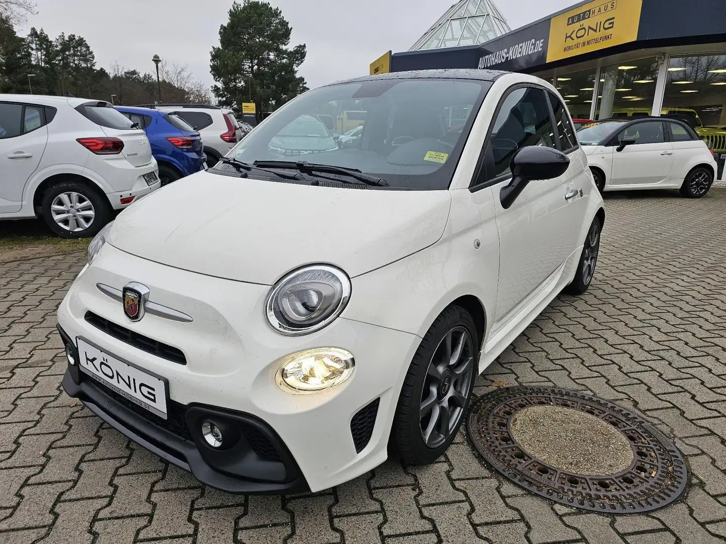 Abarth 595 1.4 T-Jet 165 PS *Schalter* 8x Bereift Zwart - 1