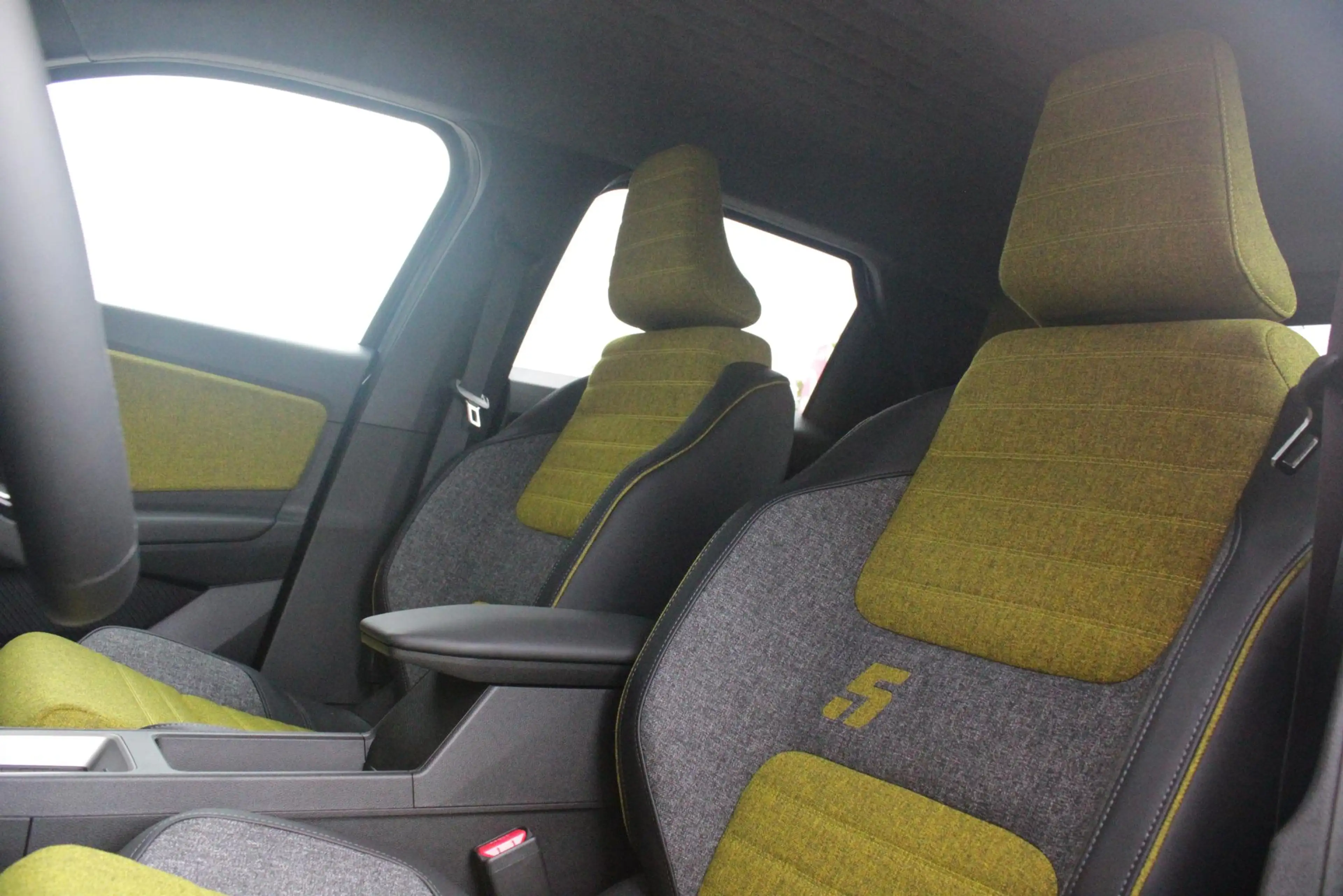 Renault R 5 COMFORT RANGE ICONIC CINQ 150PK 52 kWh | PACK WINT — photo 2