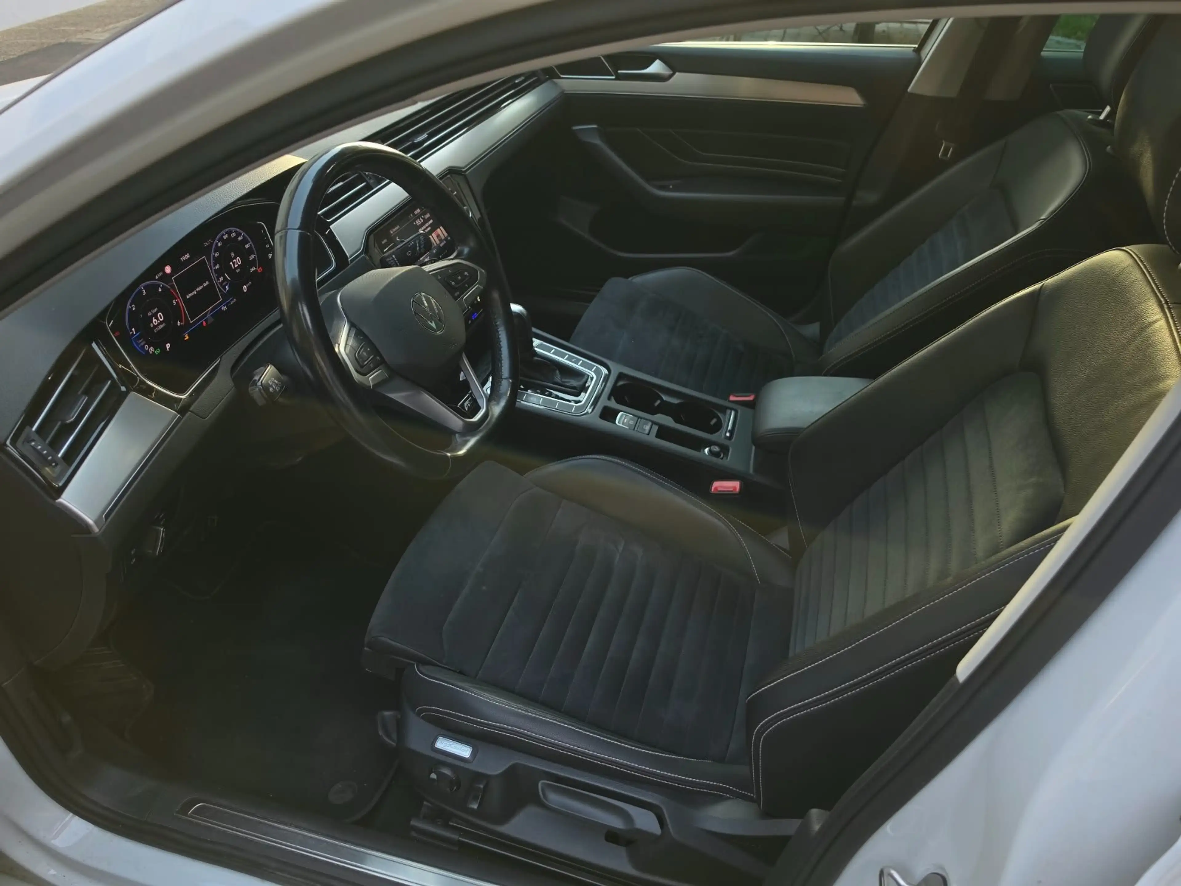 Volkswagen Passat Variant Elegance R-Line AHK ACC LED Digital Cockpit — photo 9