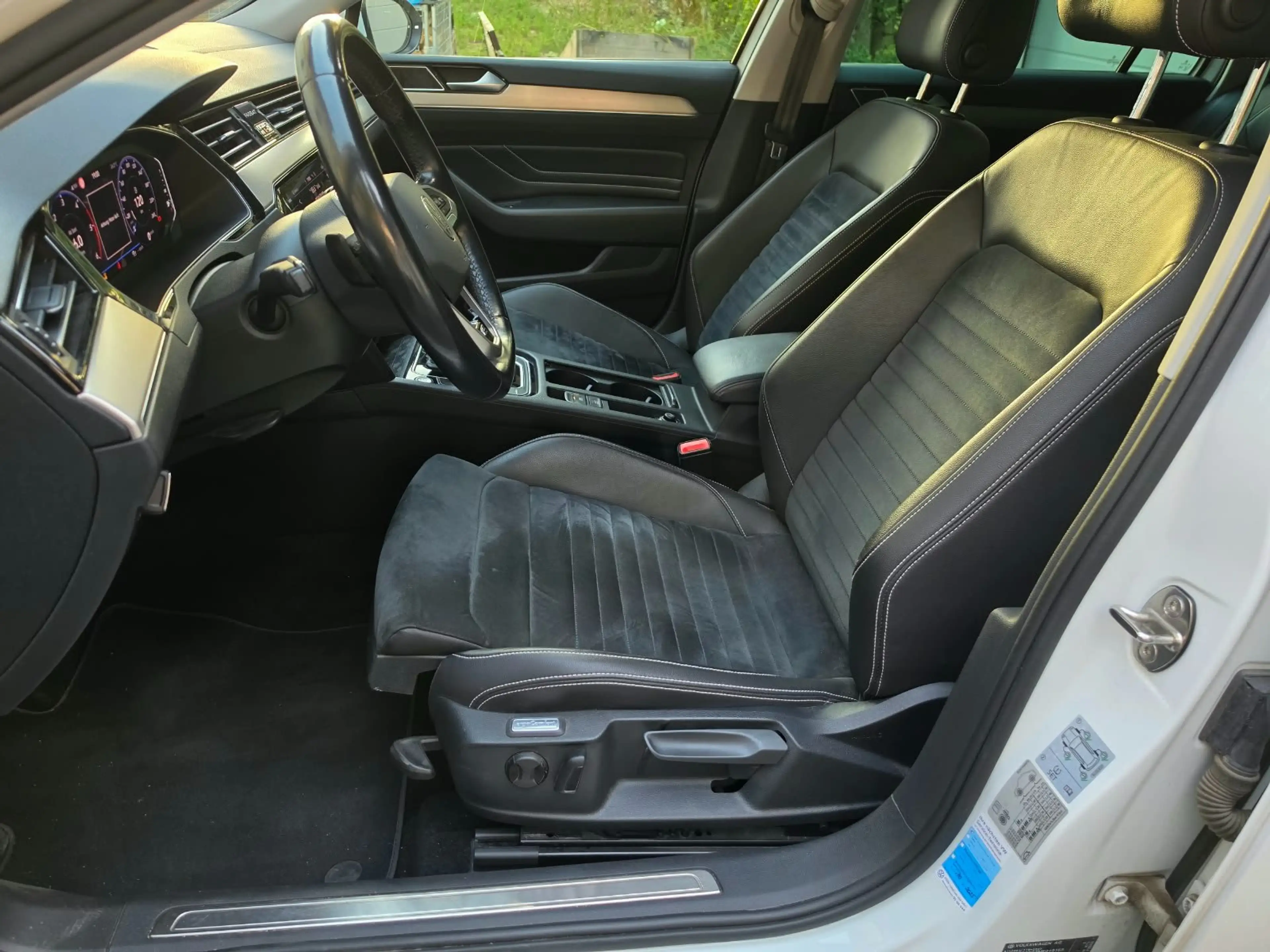 Volkswagen Passat Variant Elegance R-Line AHK ACC LED Digital Cockpit — photo 10