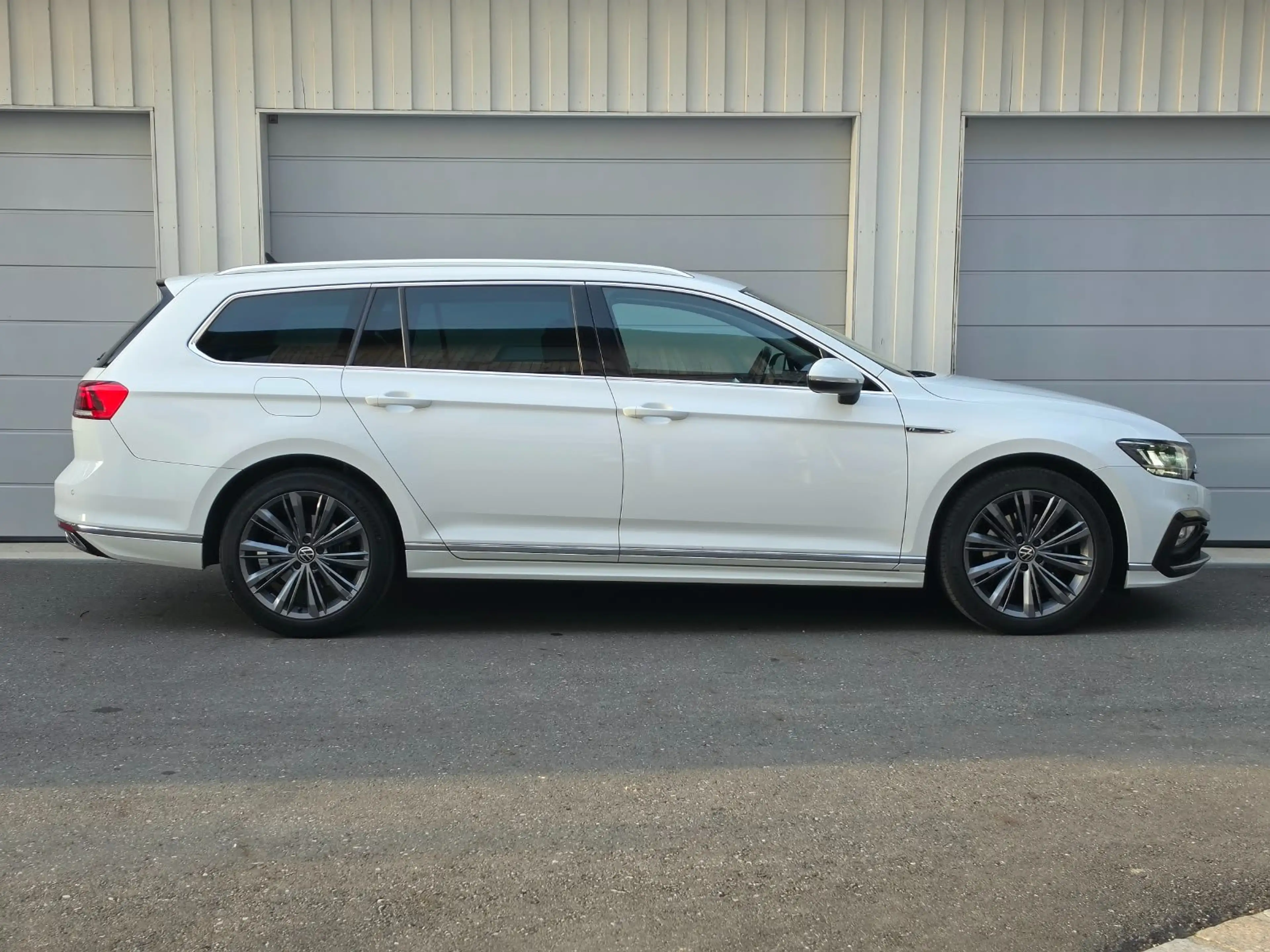 Volkswagen Passat Variant Elegance R-Line AHK ACC LED Digital Cockpit — photo 6