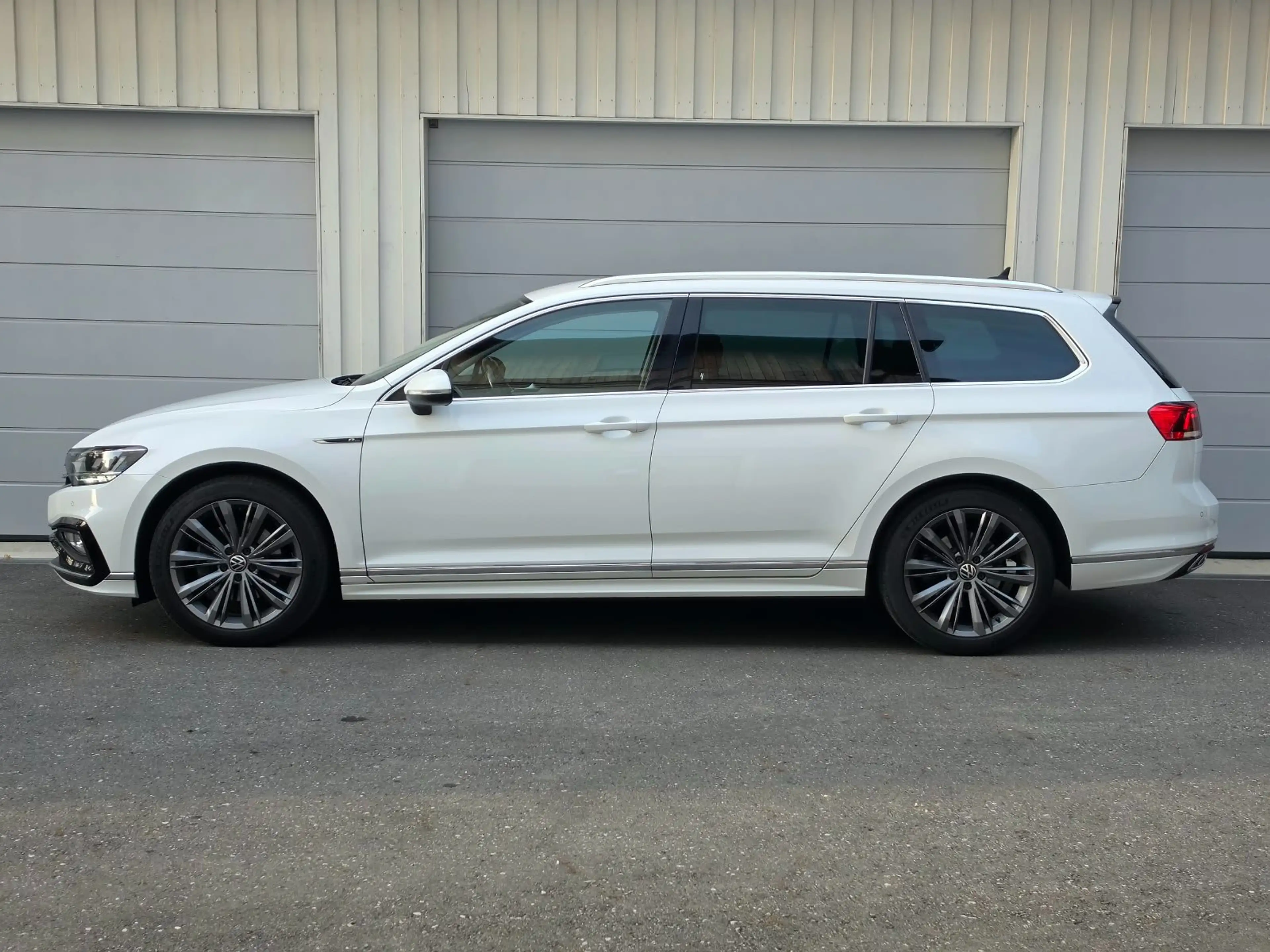 Volkswagen Passat Variant Elegance R-Line AHK ACC LED Digital Cockpit — photo 2