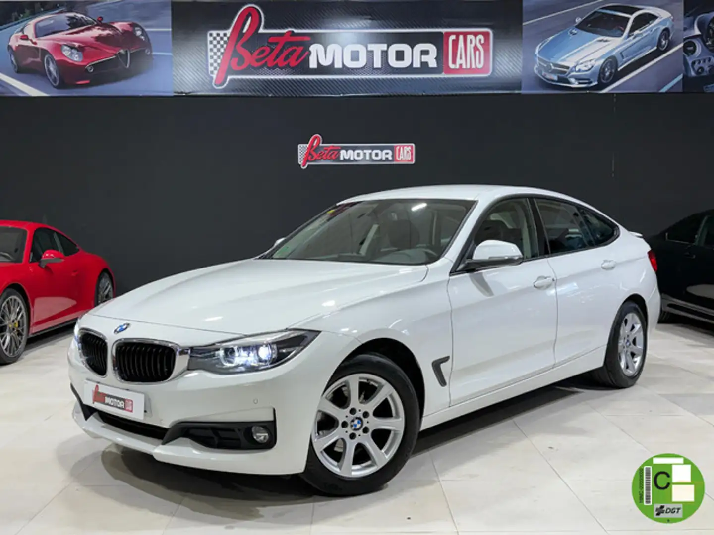 BMW 320 320dA Gran Turismo xDrive Bílá - 1