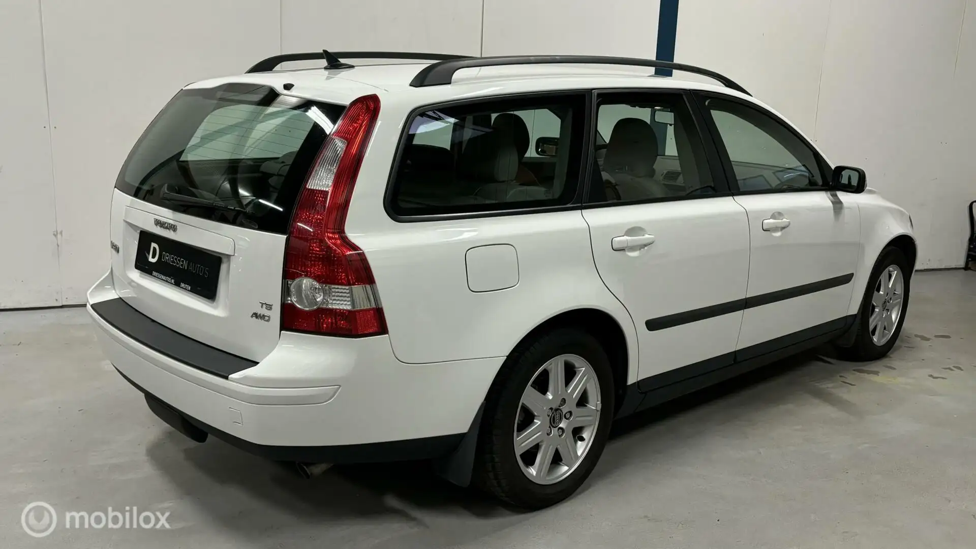 Volvo V50 2.5 T5 AWD Kinetic AUTOMAAT / YOUNGTIMER Blanco - 2