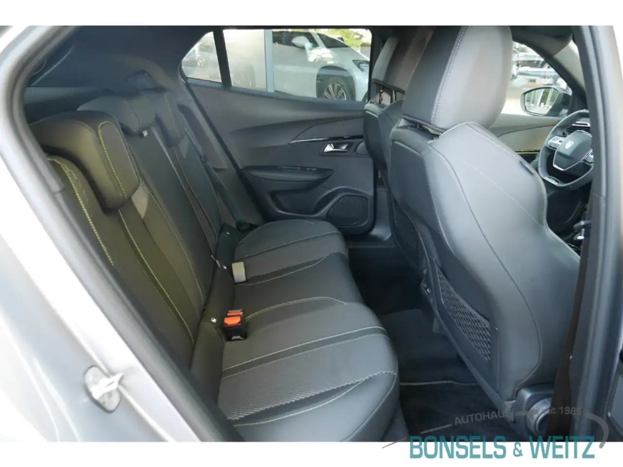 Peugeot 2008 1.2 PureTech 130 GT AUTOMATIK Navi LED ACC Apple C, миниатюра 6