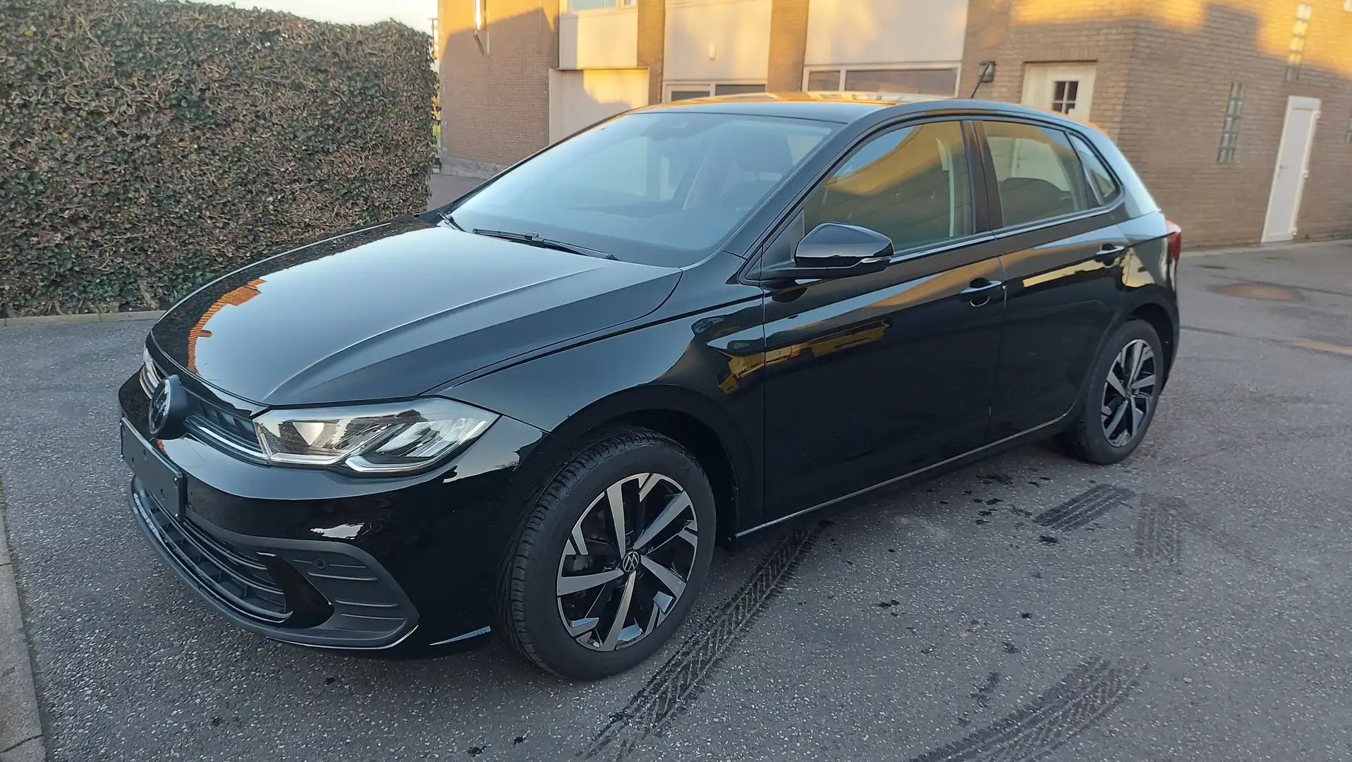 Volkswagen Polo 1.0 TSI Life OPF Zwart - 2
