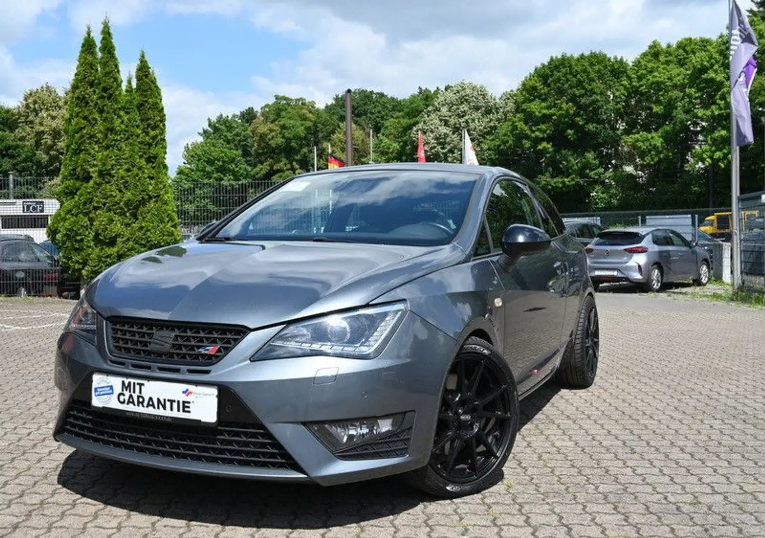 SEAT Ibiza SC 1.8 TSI Cupra Leder Navi DAB PDC 1.Hd. Grau - 2