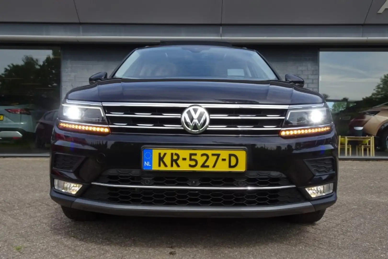 Volkswagen Tiguan 1.4 TSI ACT 150pk DSG Highline [Panoramadak + Trek Zwart - 2
