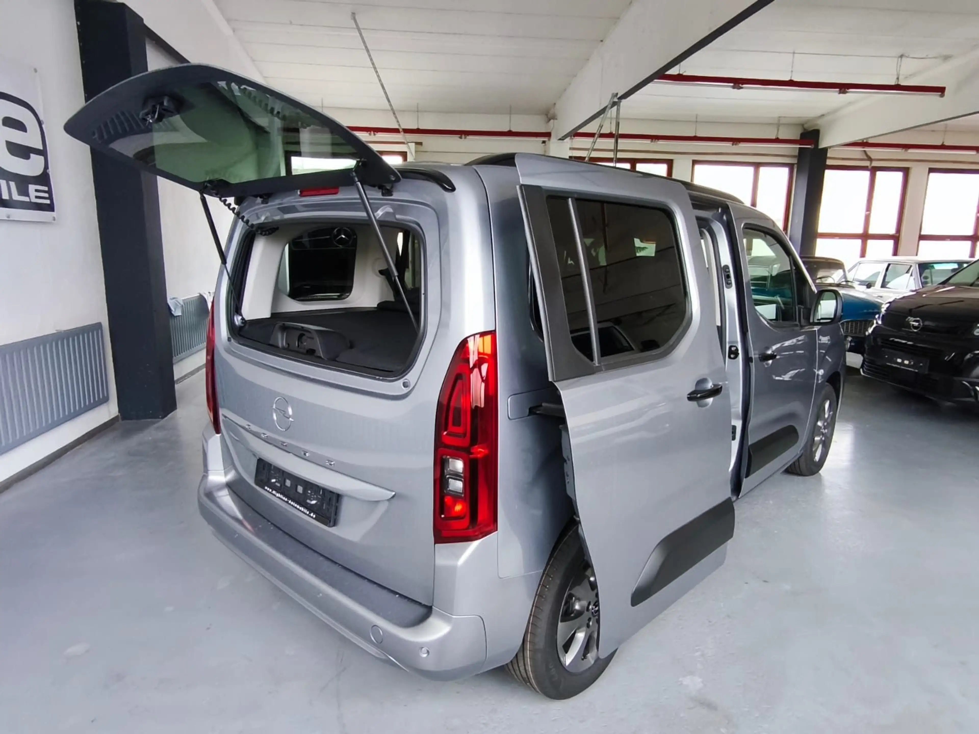 Opel Combo Life Edition-Style-LED,RFK,ALU,5 Sitze,M1 — photo 4