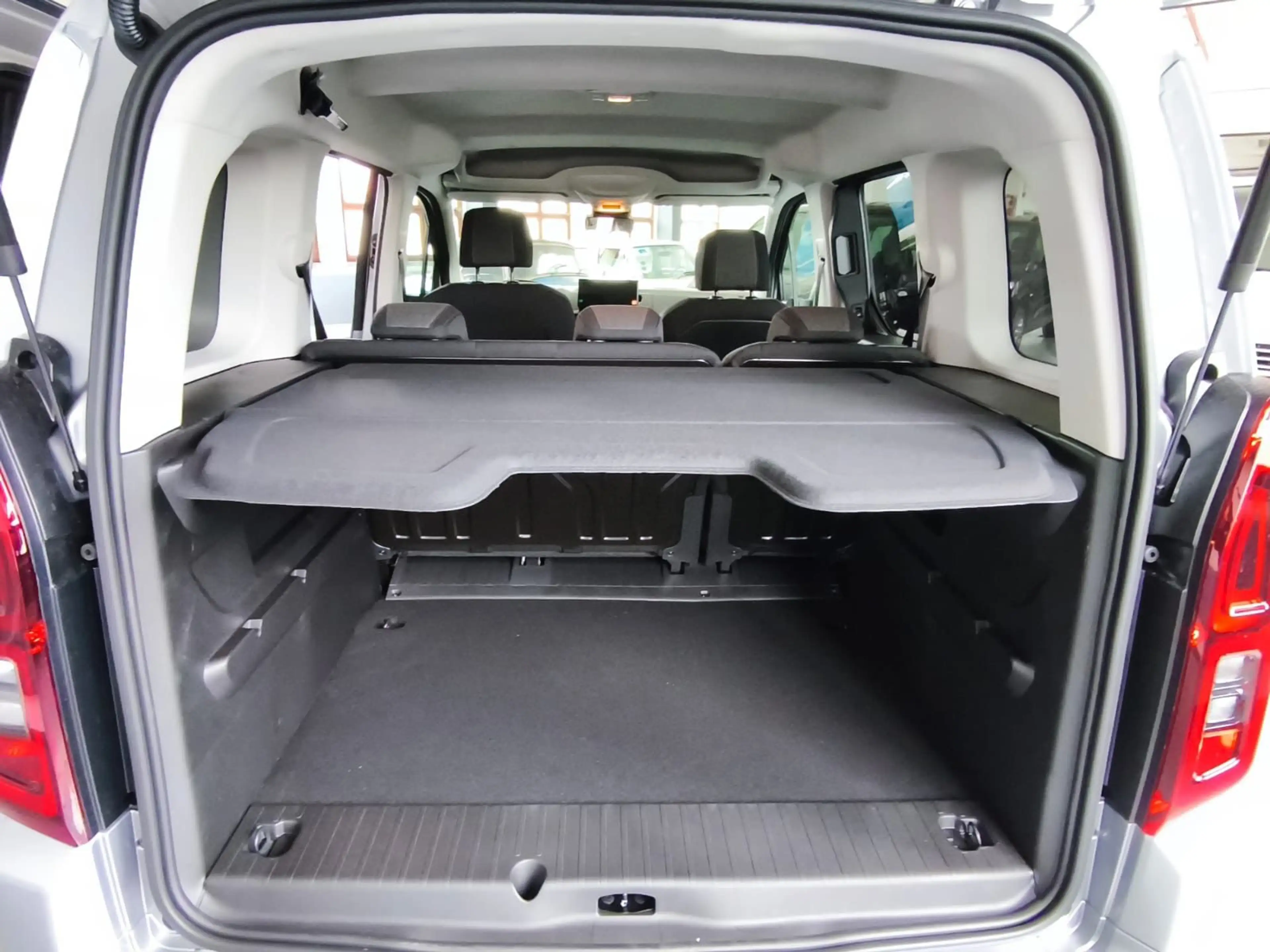 Opel Combo Life Edition-Style-LED,RFK,ALU,5 Sitze,M1 — photo 15