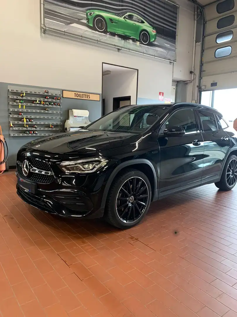 Mercedes-Benz GLA 250 e phev (eq-power) Premium auto Nero - 1