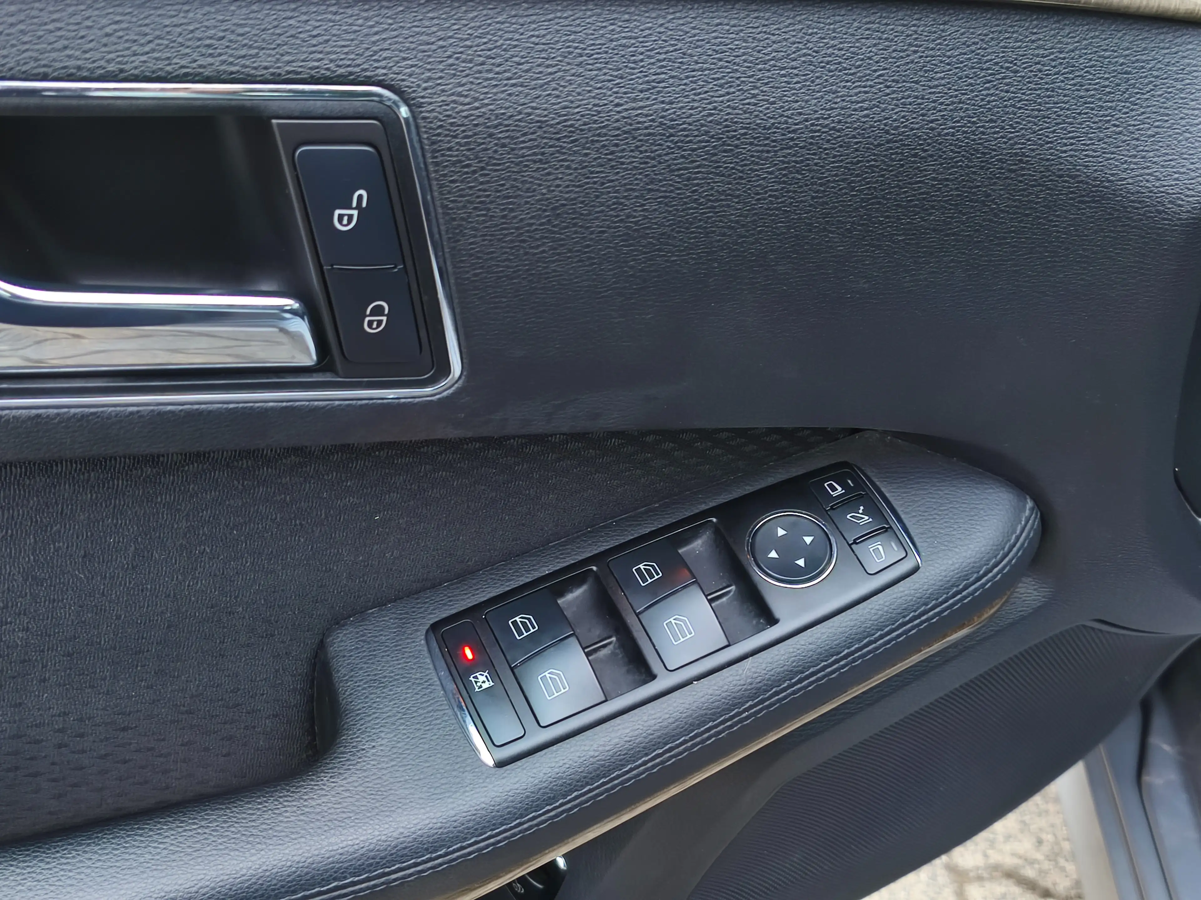 Mercedes-Benz E 250 E 250 CGI BlueEfficiency*Tempo*Xenon*AHK*Automatik — photo 11