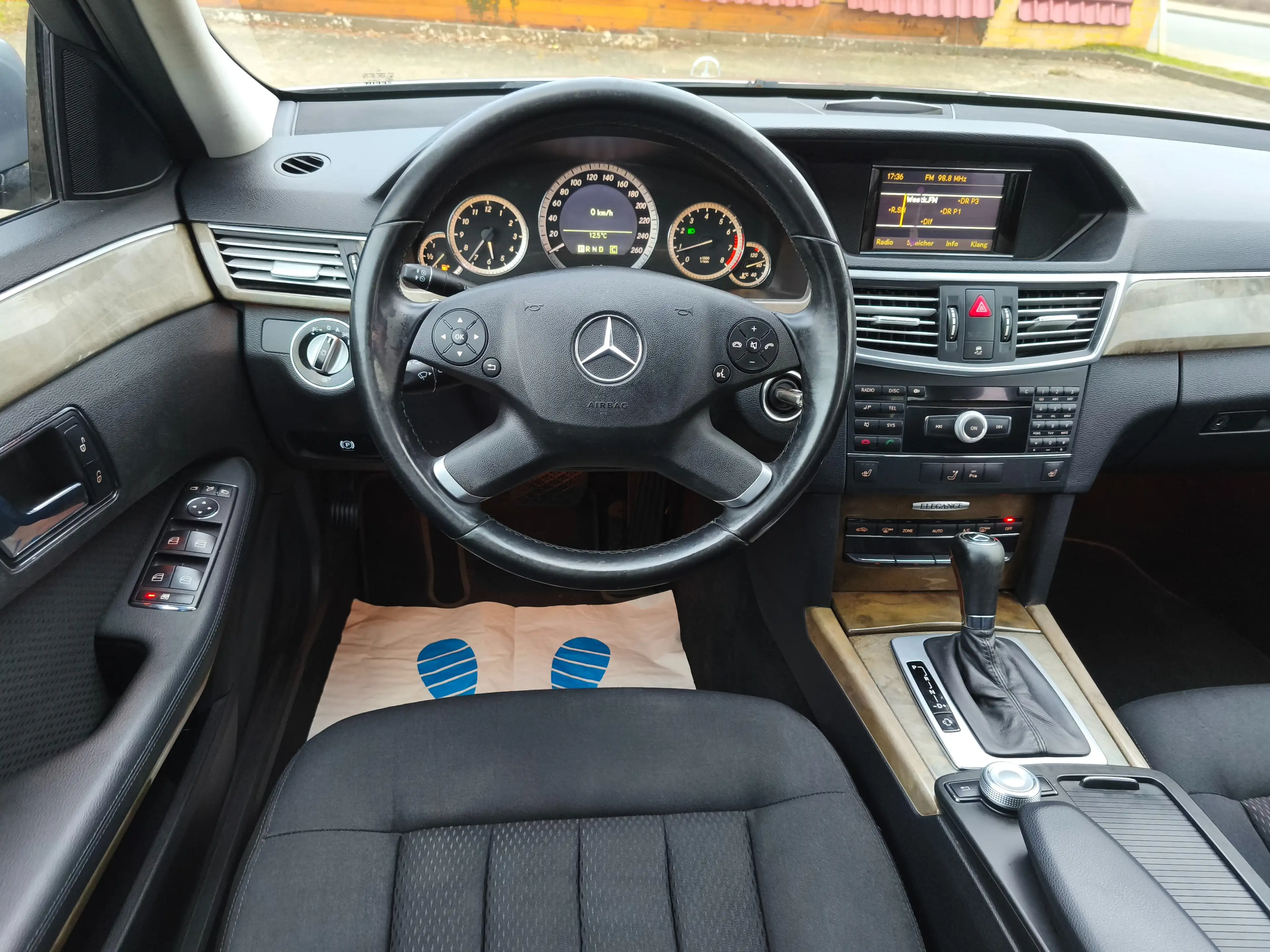 Mercedes-Benz E 250 E 250 CGI BlueEfficiency*Tempo*Xenon*AHK*Automatik — photo 17