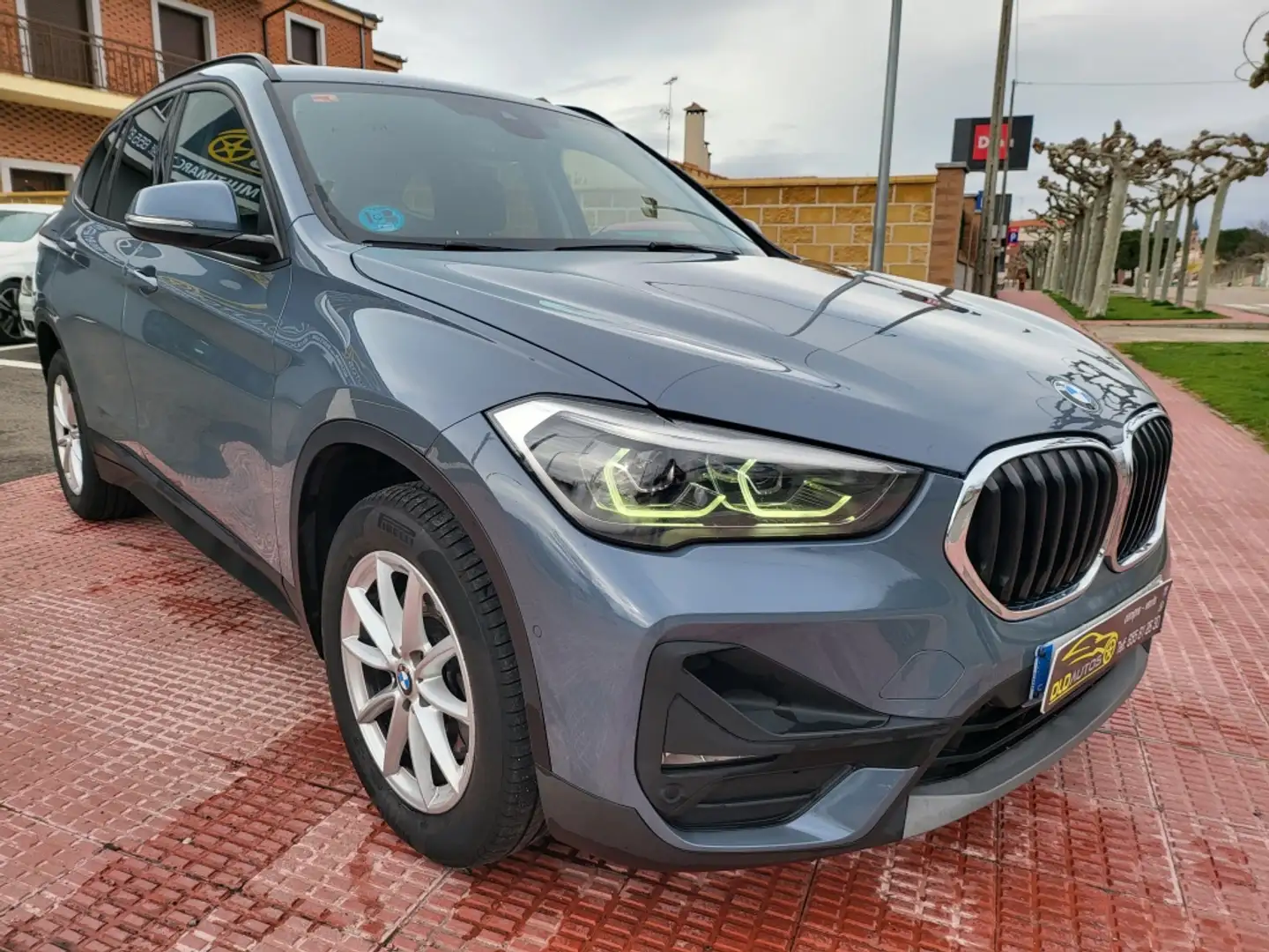 BMW X1 sDrive 20dA (4.75) Bleu - 1