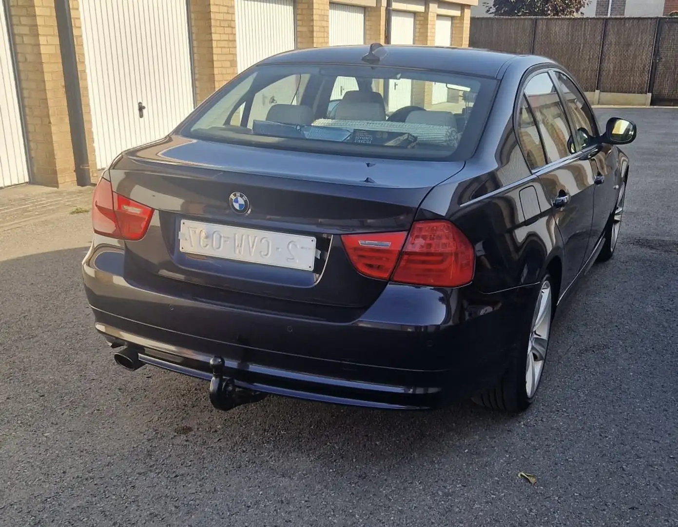 BMW 318 BMW E90 318D // 100KW 136PK // ONDERHOUDSBOEK LEDE - 2