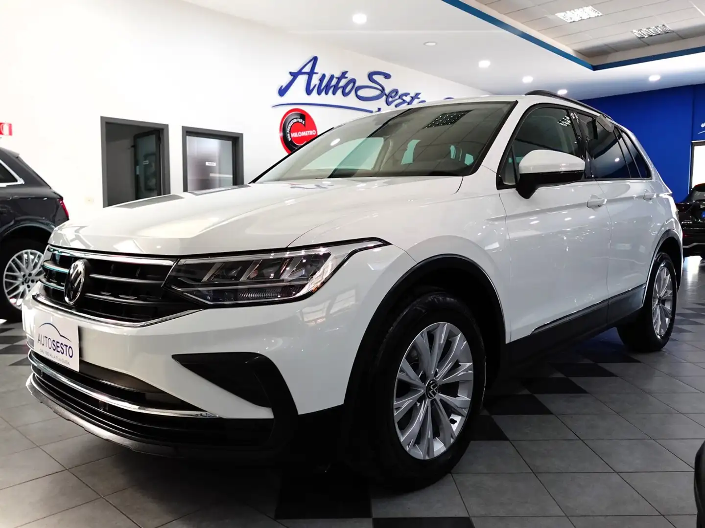Volkswagen Tiguan 2.0 TDI 150 CV DSG LIFE Wit - 2