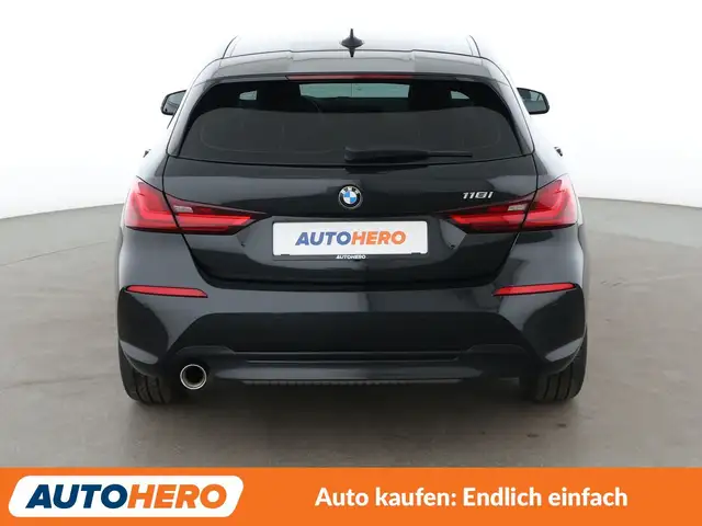 BMW 1 Series view 5