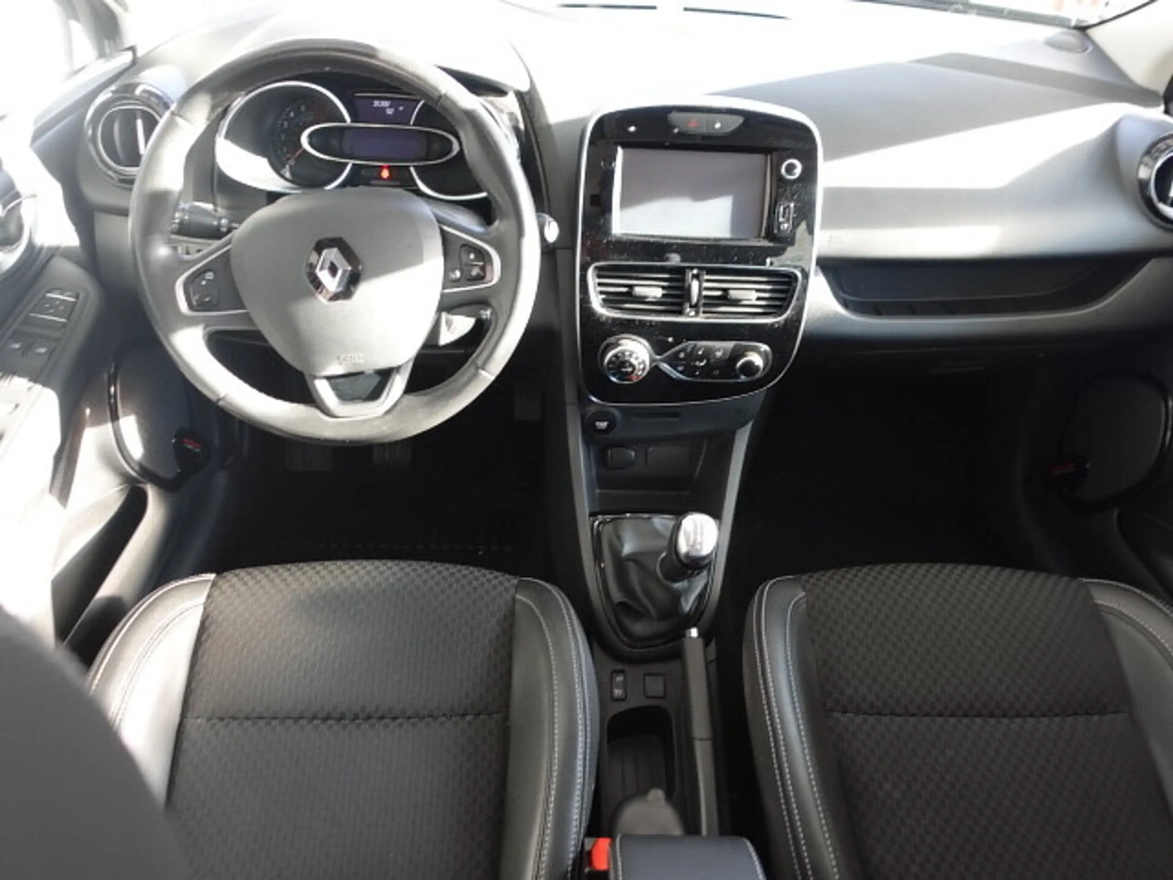 Renault Clio IV 0.9 TCe 90 eco² Intens ENERGY — photo 12