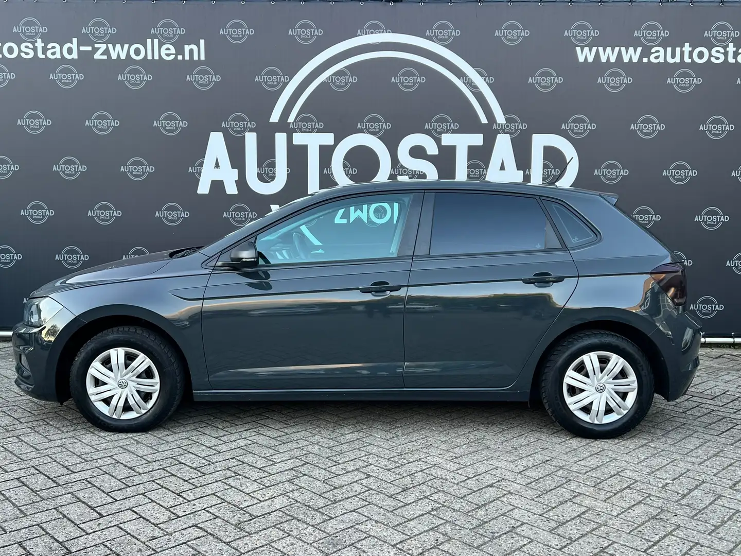 Volkswagen Polo 1.0 MPI Trendline Navi / APK / Cruis Control / Air Grau - 2