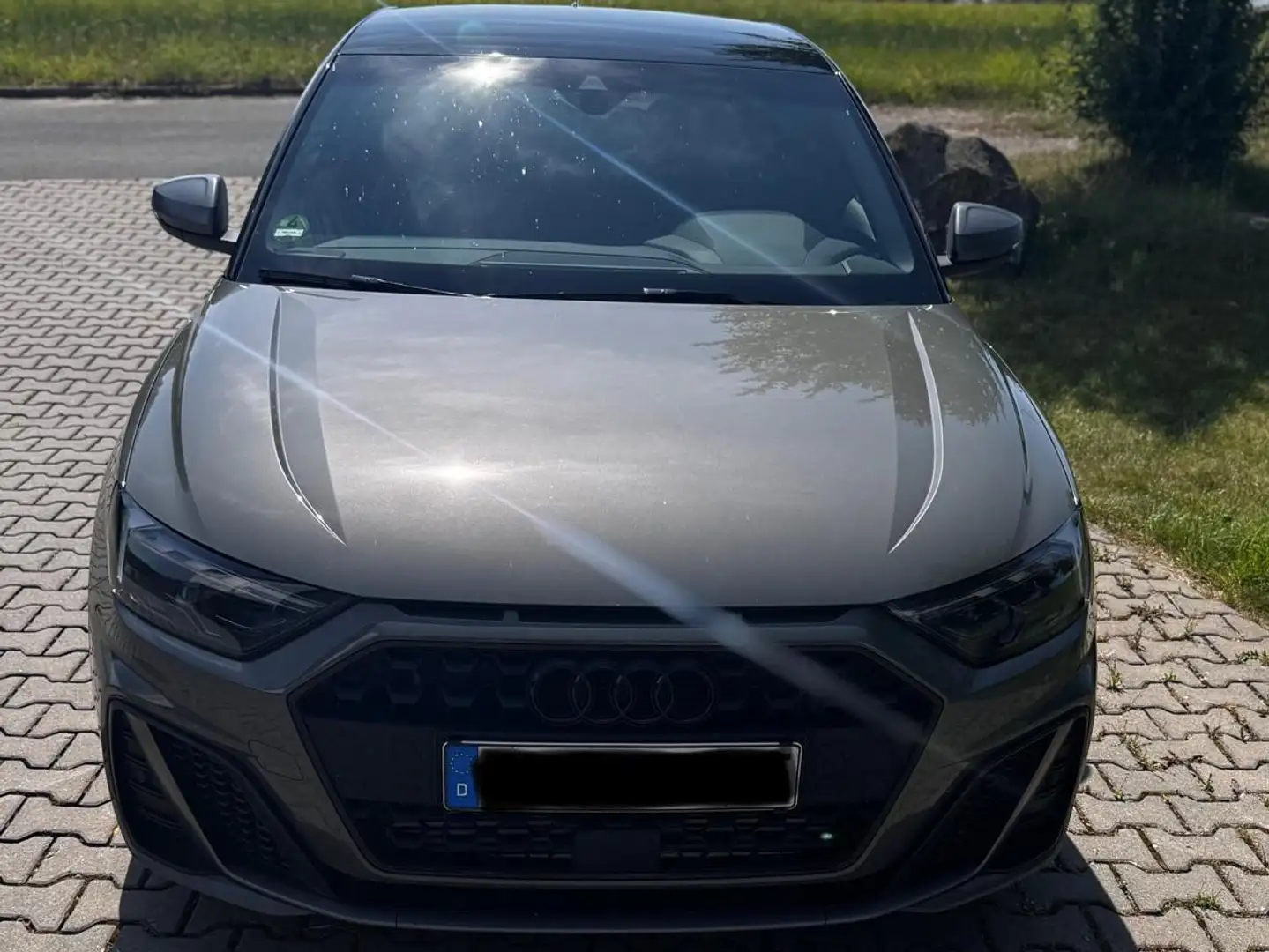Audi A1 A1 Sportback / Citycarver 40 TFSI Sportback S tron Grau - 1