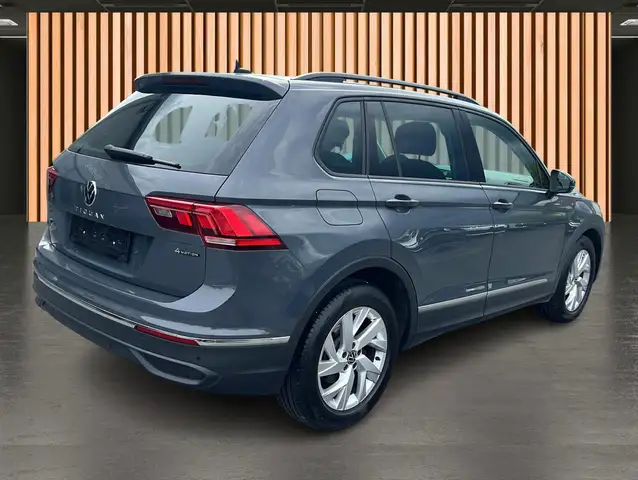 Volkswagen Tiguan view 6