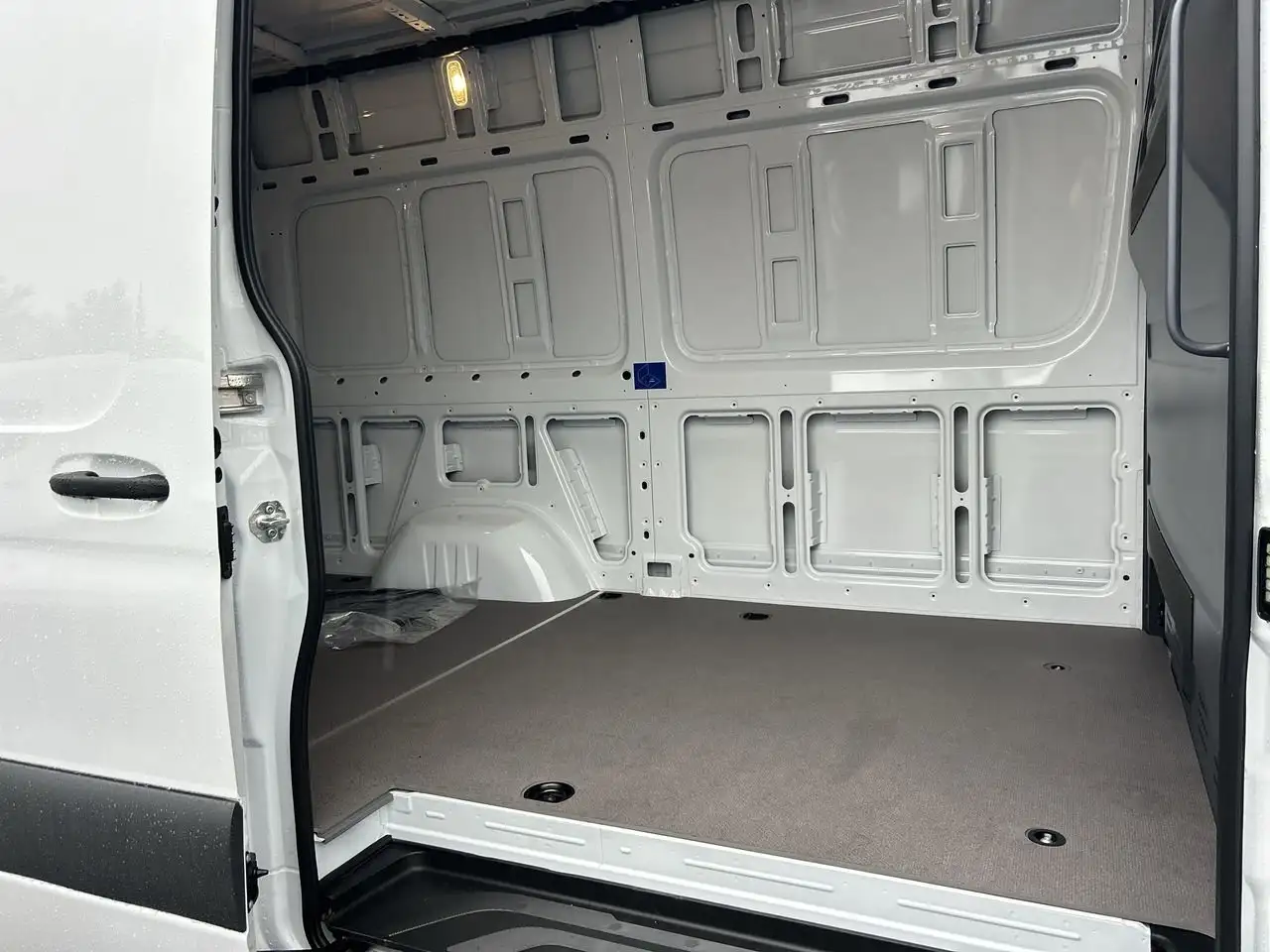 Mercedes-Benz Sprinter снимка Mercedes-Benz Sprinter