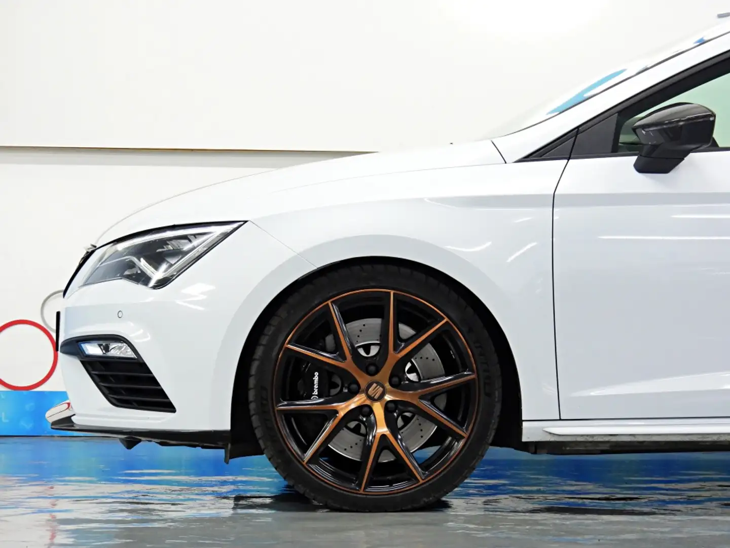 SEAT Leon 2.0 TSI S&S Cupra Carbon DSG7 290 Blanco - 2