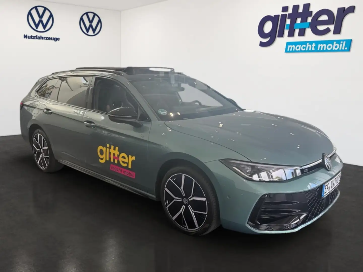 Volkswagen Passat Variant 1.5 R-LINE PANNO LEDER MATRIX Sportpaket HUD Stand Grün - 2
