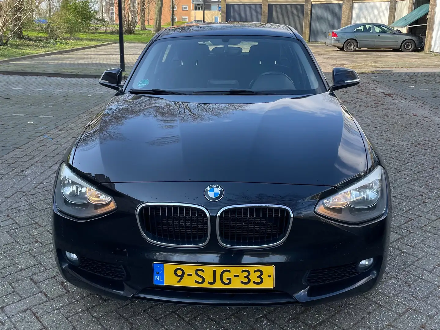 BMW 114 114i EDE Business Zwart - 2