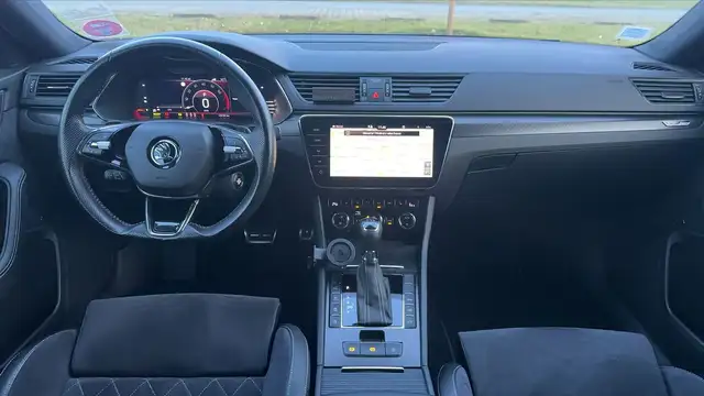 Skoda Superb view 11