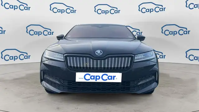 Skoda Superb view 5