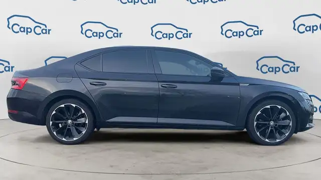 Skoda Superb view 4