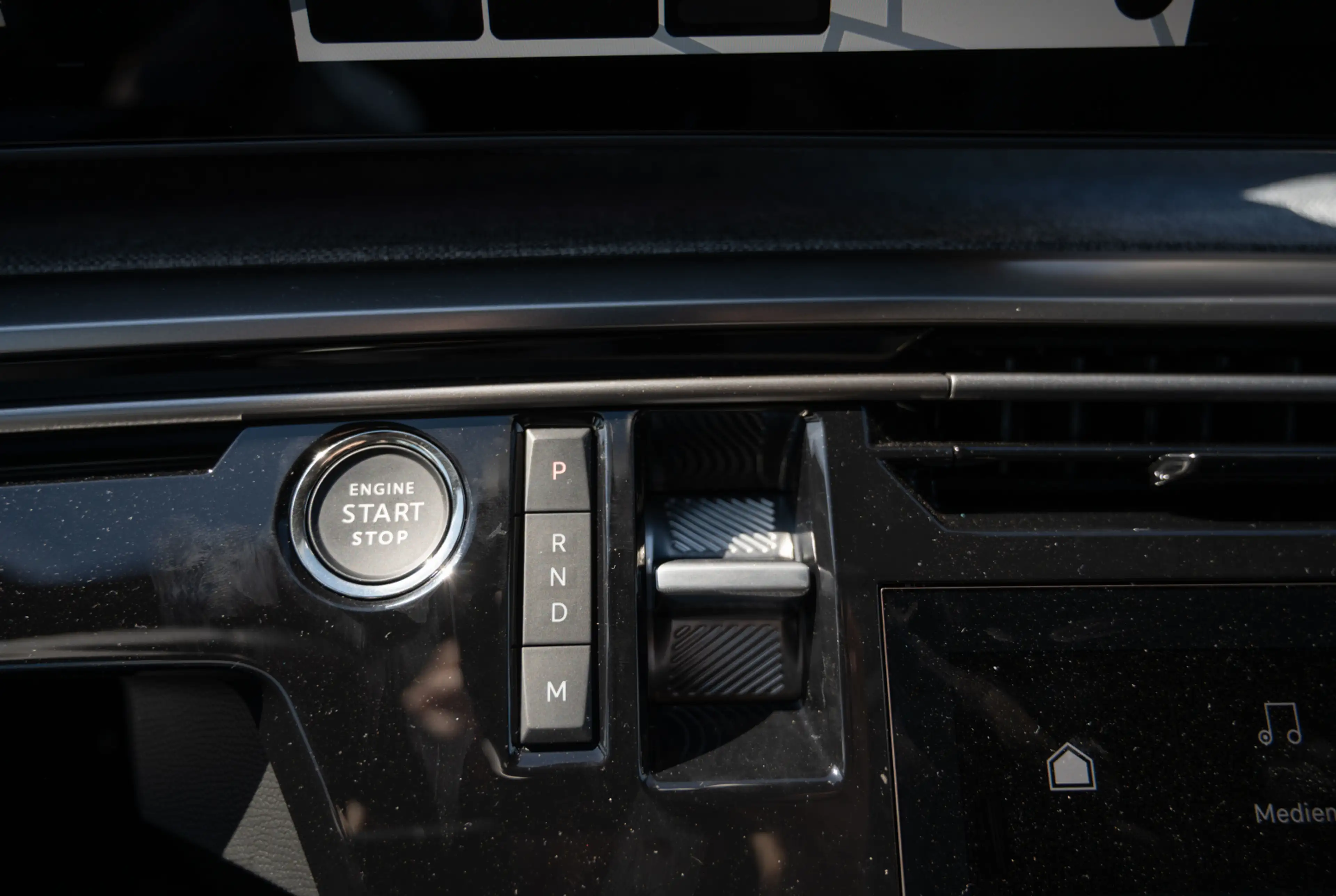 Peugeot 5008 GT 1.2 Hybrid 145 e-DSC6 *PANO-NAVI-PAKET*MIRRORSCREEN* — photo 11