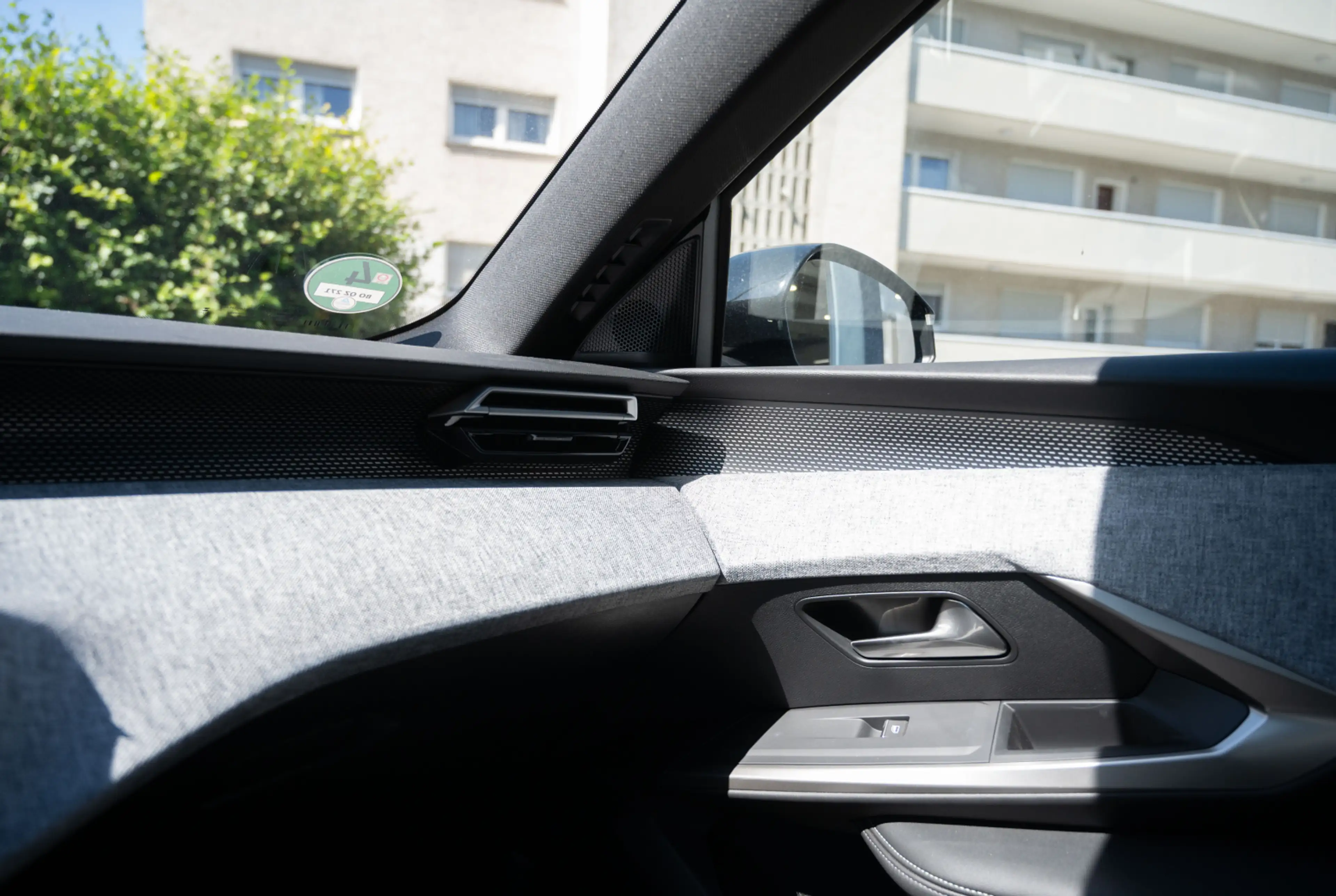 Peugeot 5008 GT 1.2 Hybrid 145 e-DSC6 *PANO-NAVI-PAKET*MIRRORSCREEN* — photo 12