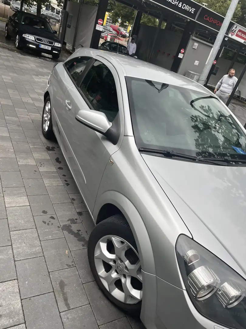 Opel Astra GTC 1.6 Cosmo - 2