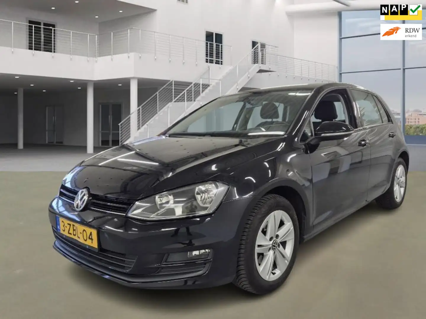 Volkswagen Golf 1.2 TSI Trend Edition // NL PRIJS 6399 Zwart - 1