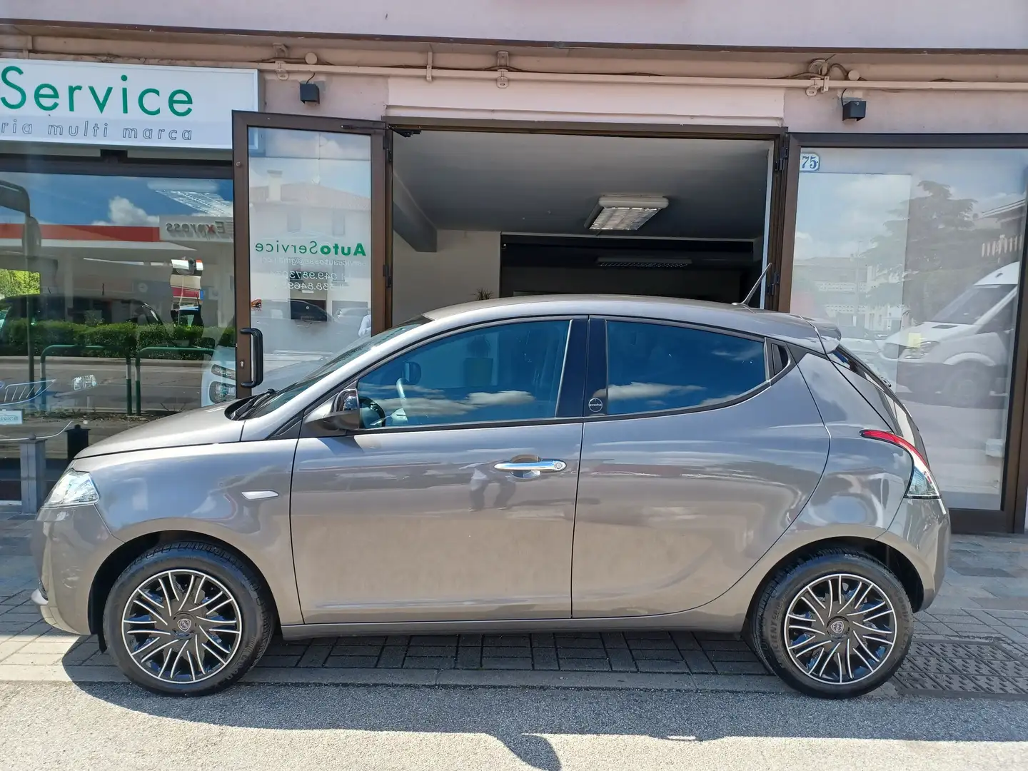 Lancia Ypsilon 1.0 firefly hybrid Gold Grigio - 1