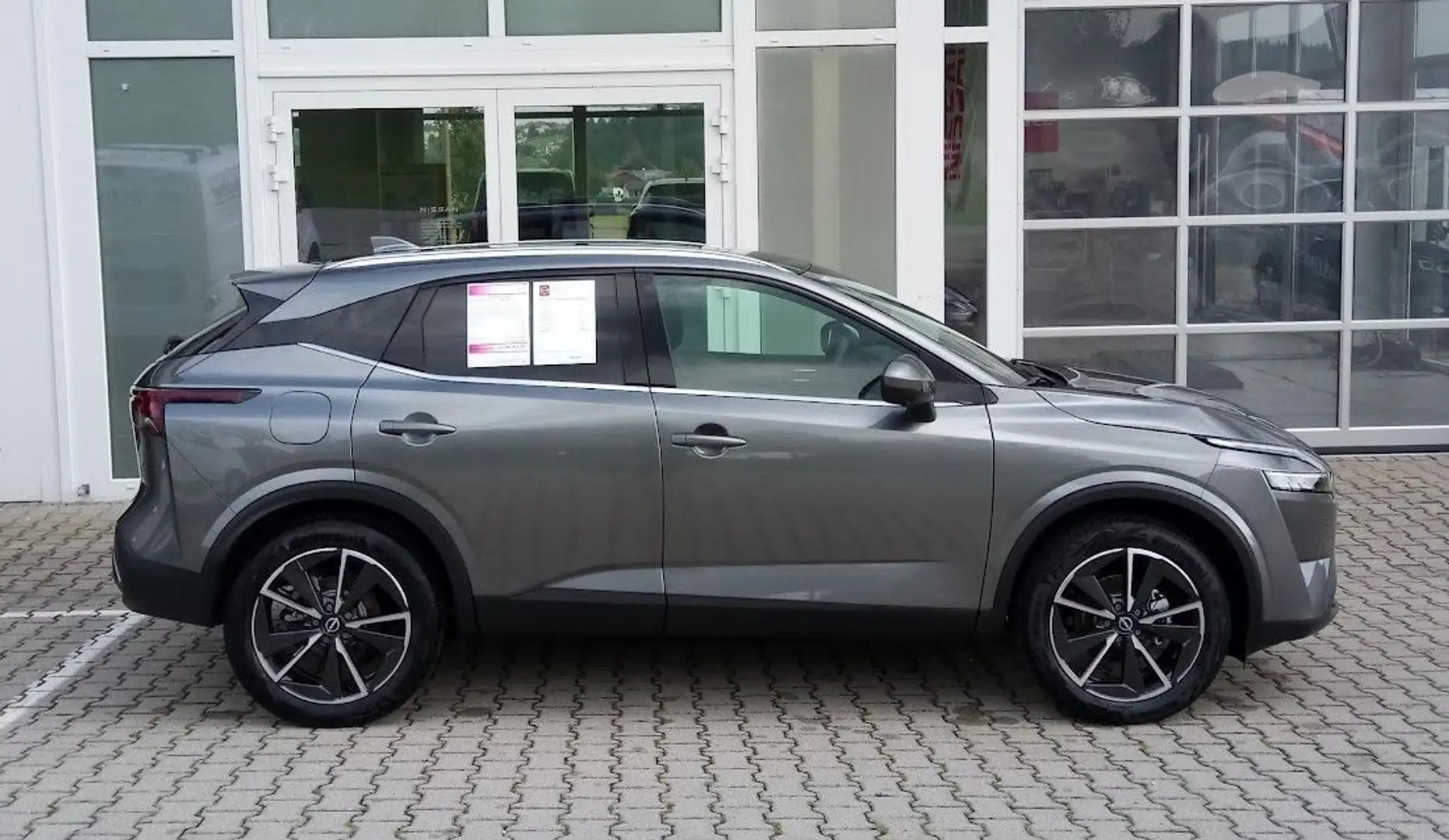 Nissan Qashqai 1.3DIG-T 4x4 MHEV Xtronic Tekna VOLL-LED Grau - 2